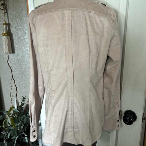 Shirt - Picture 2 of 10